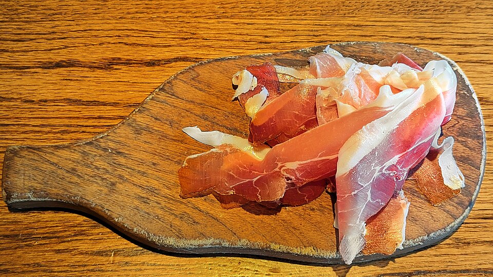 Prosciutto crudo affettato